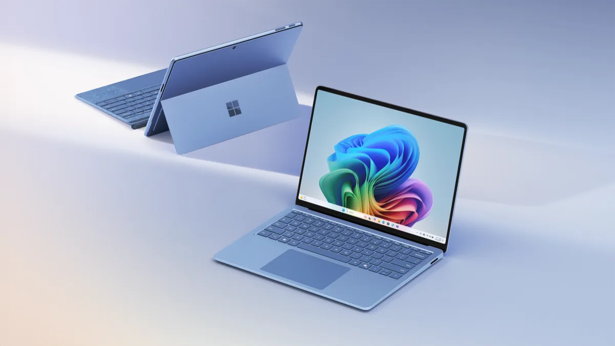 Microsoft Surface Pro 11 et Surface Laptop 7 sur fond bleu, présentation Copilot+ PC
